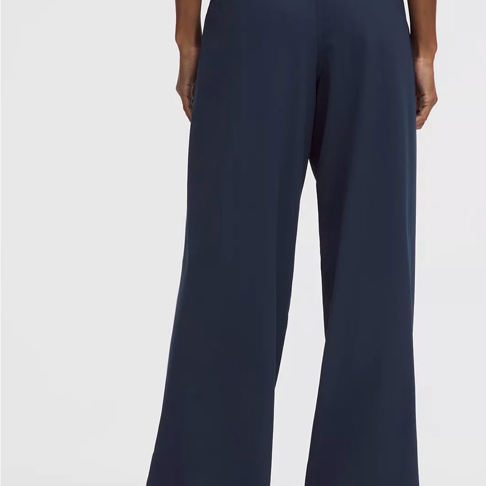 NWT Lululemon Women's Court Rival Wide-Leg Track Pant in Club Blue/White - Picture 3 of 12